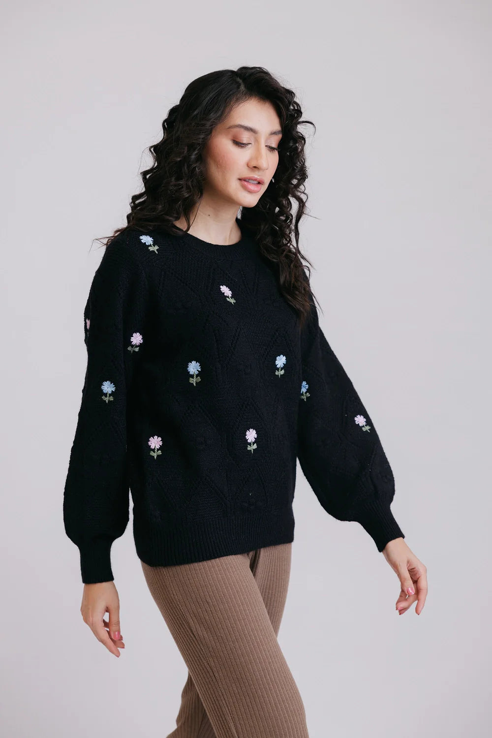 Full Sleeves Round Neck Pullover Sweater