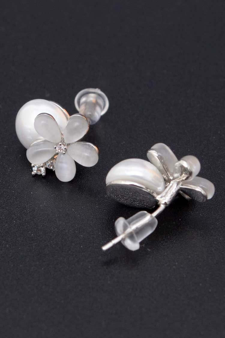 Round Pearl Stud Earrings