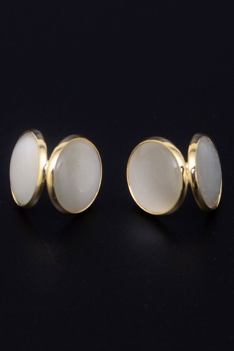 Round Pearl Stud Earings