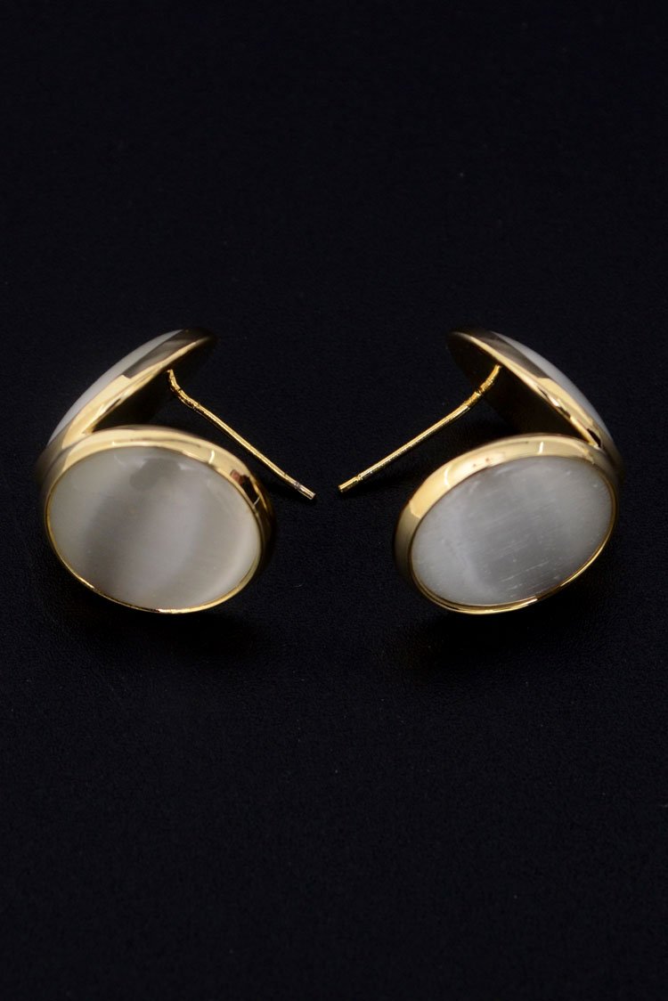 Round Pearl Stud Earings